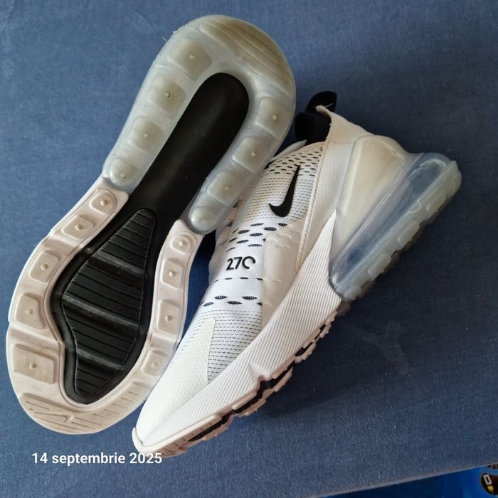 Vand adidasi nike air max 270