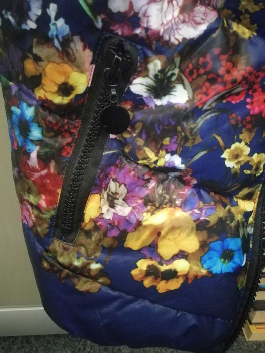 Vestă matlasată, cu glugă, pentru femei