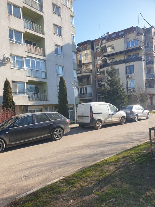 Давам гараж под наем