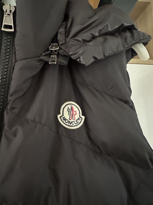Vesta Moncler neagra