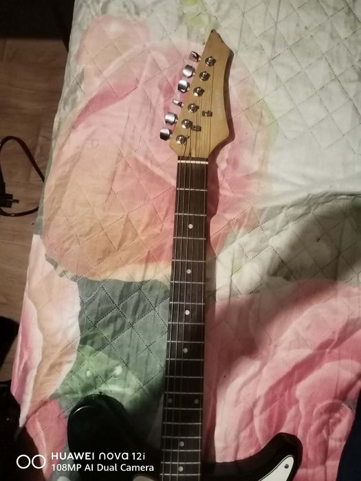 Електрическа китара + усилвател + fuzz  starter kit