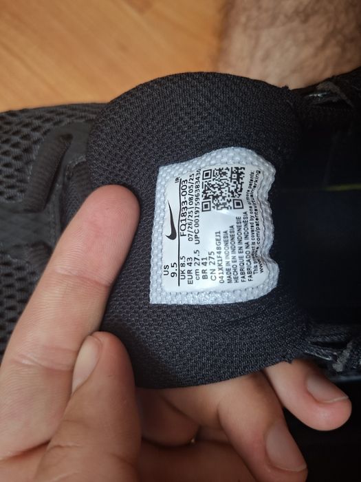 Vând adidași nike air max