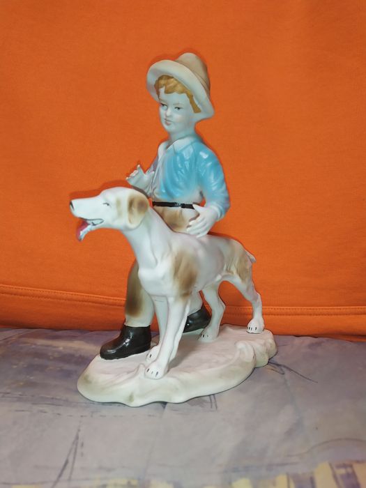 Антична порцеланова статуетка - Румъния 1960 год.