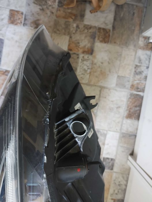 Vând Far stânga Volvo V40 halogen LHD full impecabil