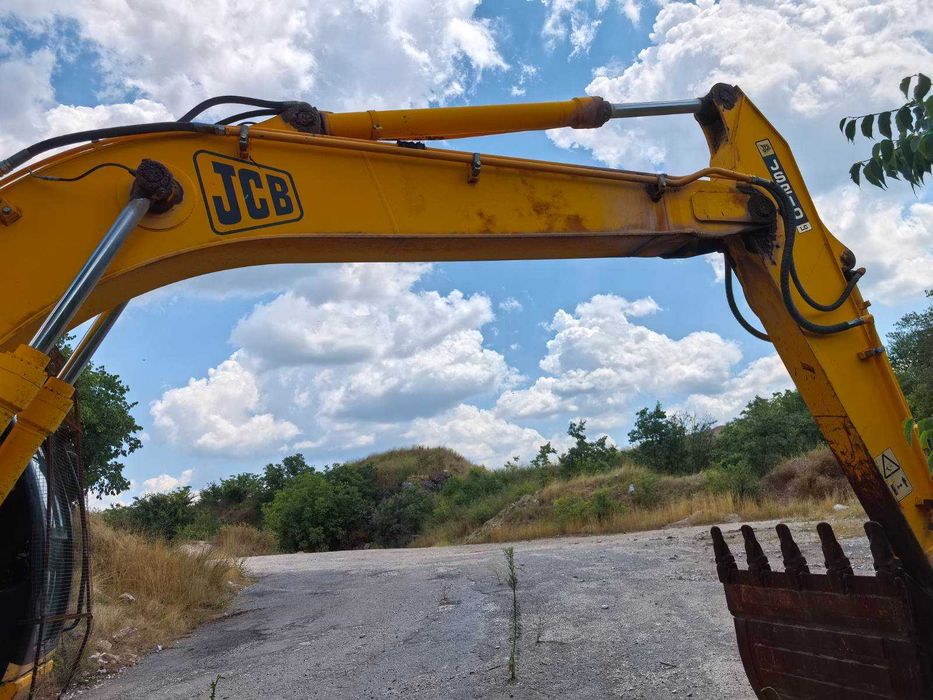 Продавам багер JCB JS210 LC - 21 тонен с еднокубикова кофа, много добре поддържан на 5300 моточаса