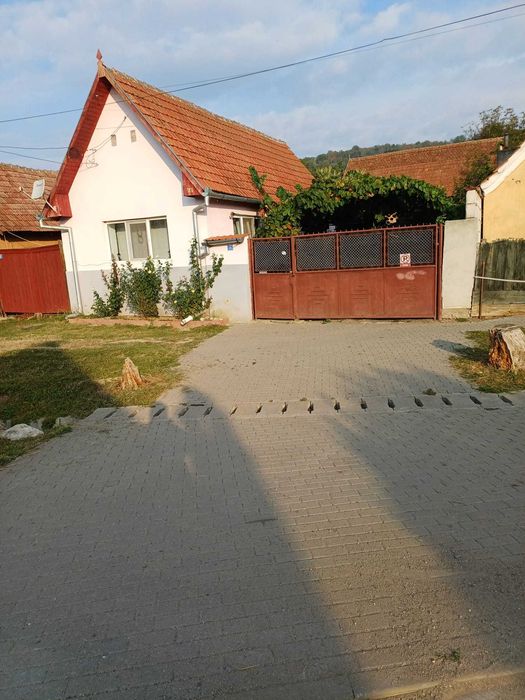 Casa cu gradina mare in Dostat , Alba