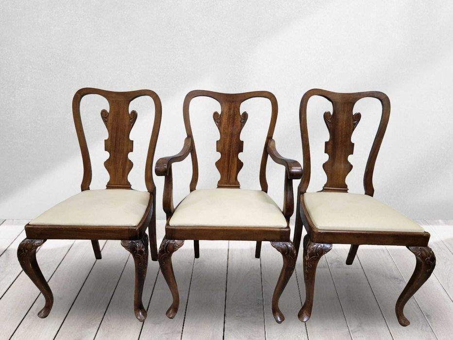 Трапезна овална маса изработена от висококачествен масивен орех