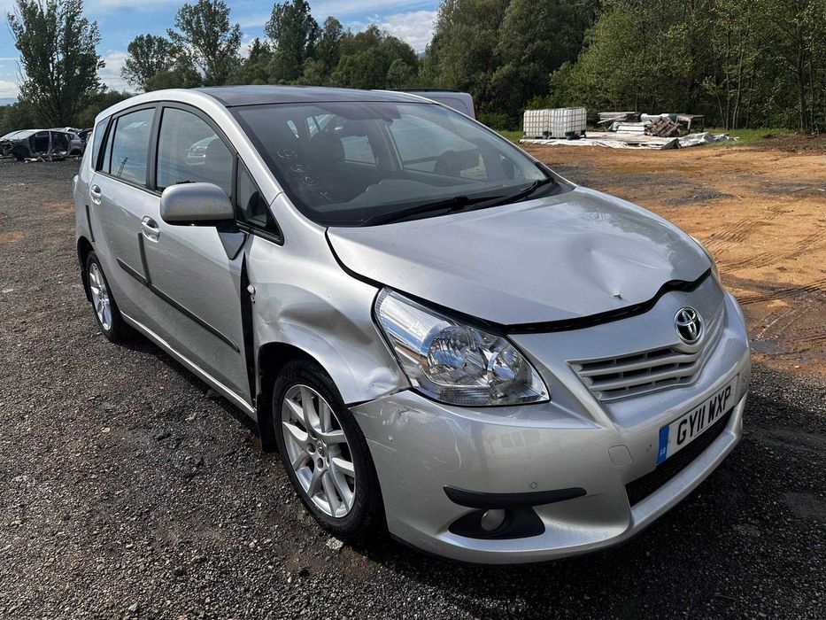 На части  Toyota Verso 2.2 D-CAT 150 кс автоматик Start/Stop 2009–2011