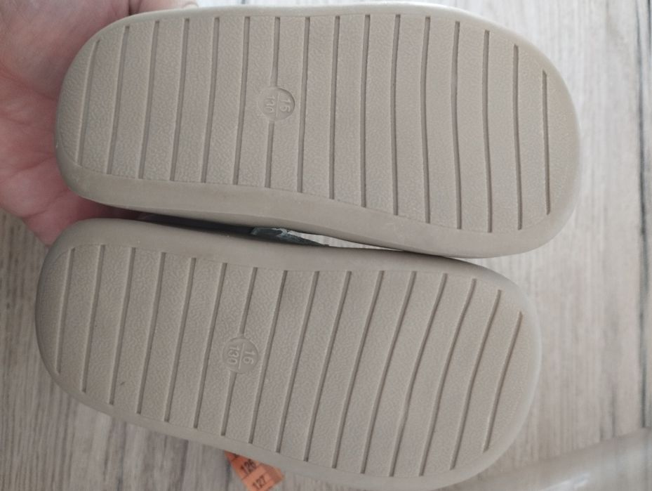 Детские сандали новые