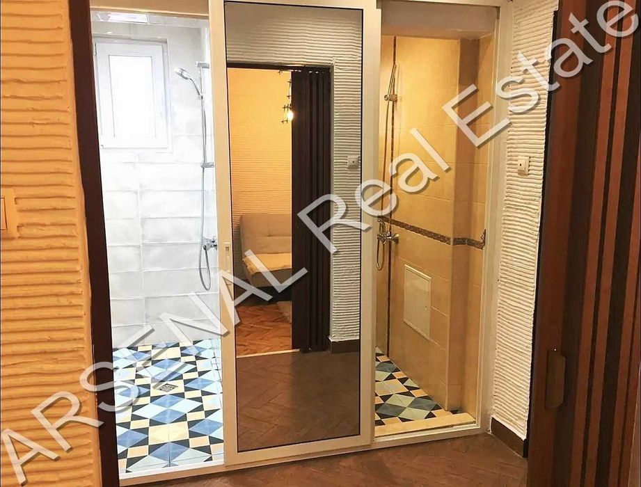 Дава се под наем Тристаен апартамент в София, Център - 80 кв.м за 550 € - Снимка #2