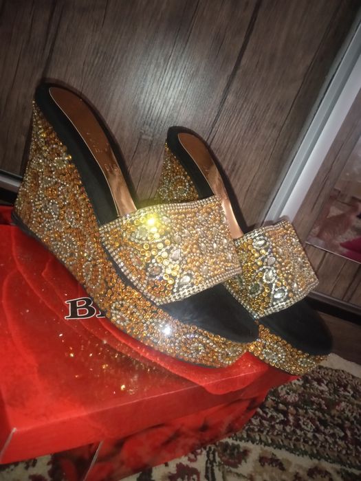 Для будущих невесты ансамбль и обувь