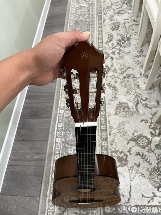 Yamaha C40 классическая гитара — отличное состояние