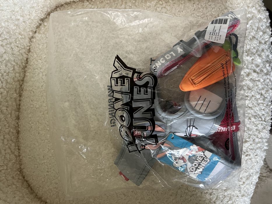 Комплект нагръдник и повод „Бъгс Бъни“