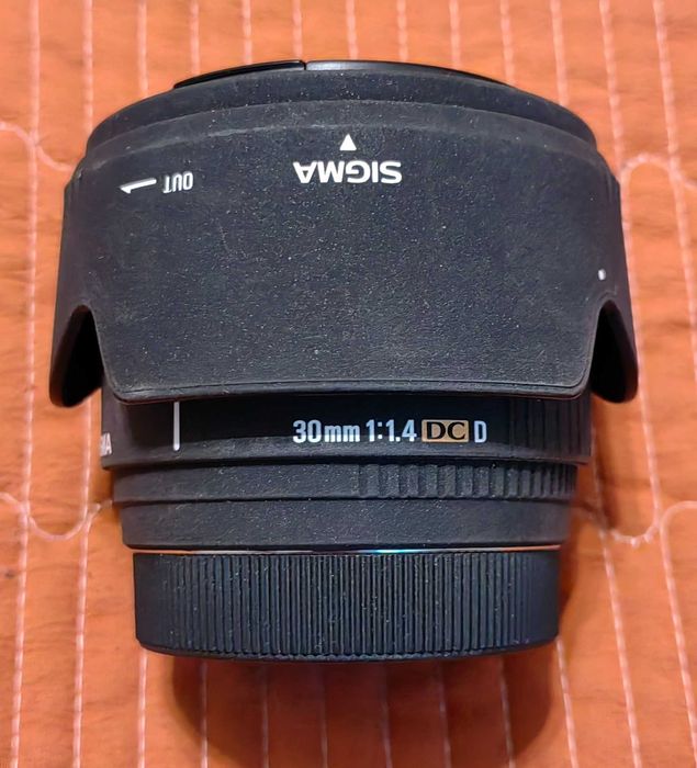 Объектив Sigma DC 30mm f1,4