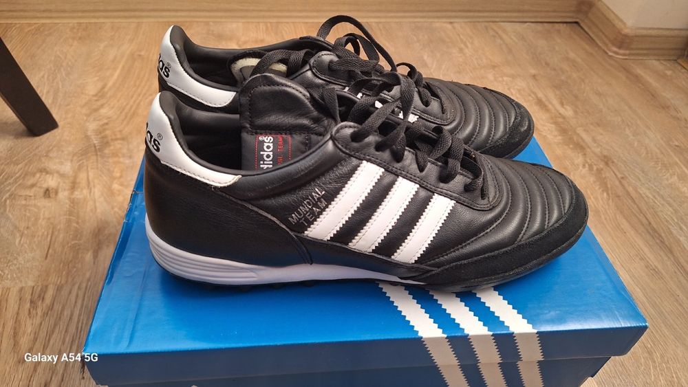 Мъжки стоножки за футбол