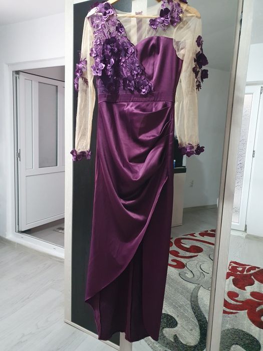 Rochie de seara.Purtata cu toc de 10 cm.Inatime 1.58cm si 54 kg