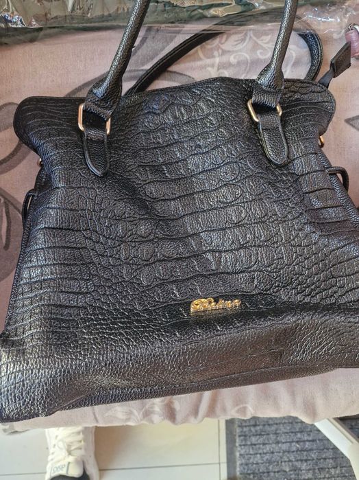 Продават се давски чанти