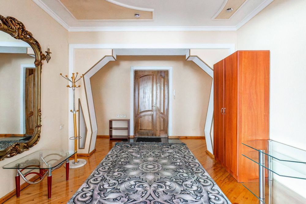 Мирабадский: Жк "Gabus" Ор-р: Ойбек  4/2/8/ 278кв.м в хорошем ремонтом