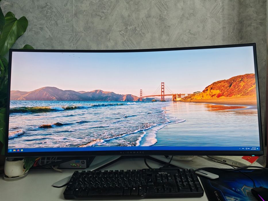 Монитор Dell Alienware 38