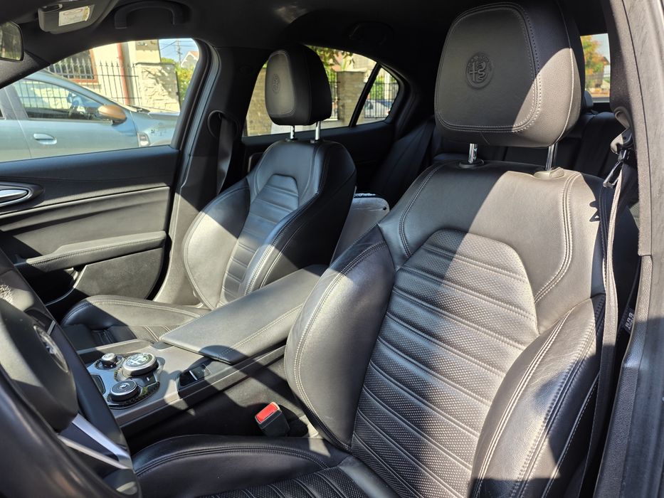 Alfa Romeo Giulia Veloce 2.0 AT8 Q2 CarPlay Distronic Padele