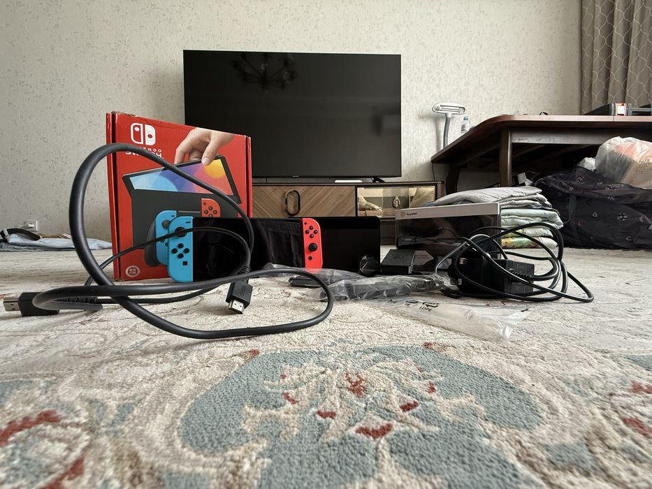 Nintendo Switch OLED Neon Red/Blue + дополнительный геймпад
