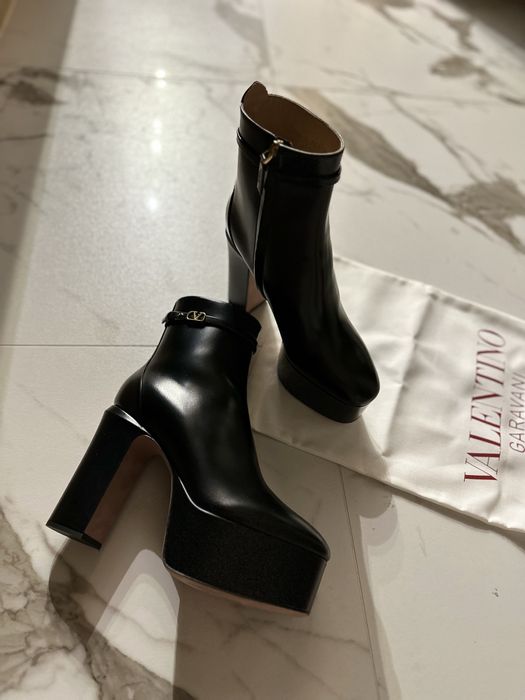 Нови боти valentino