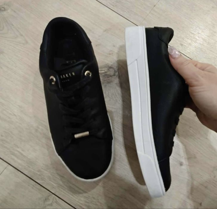 Сникърси на марката Ted Baker