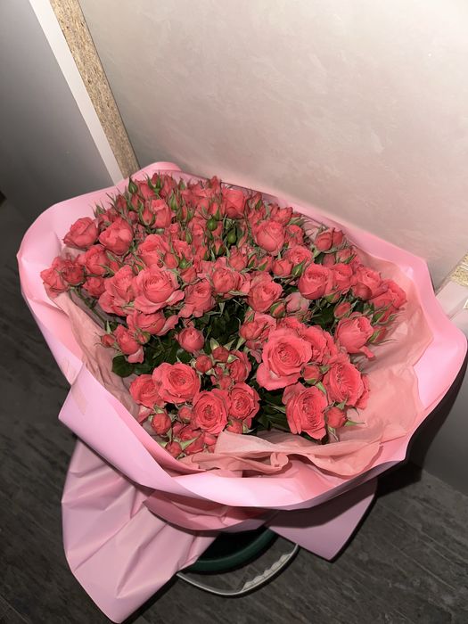 Продам букет кустовых роз