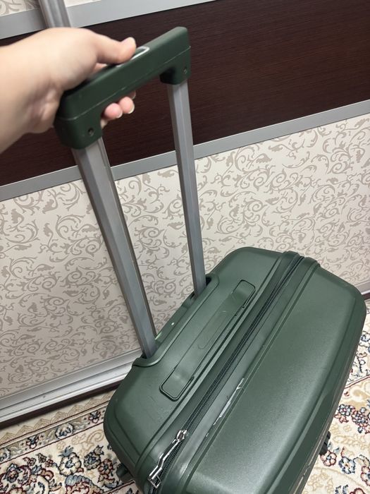 Чемодан М, изумрудный увет