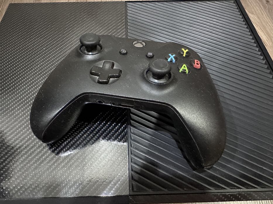 продам приставку Xbox one