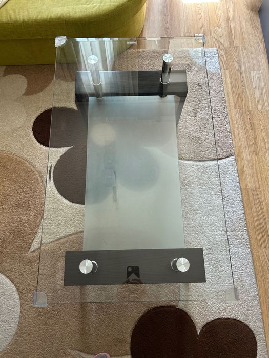 Стъклена холна маса