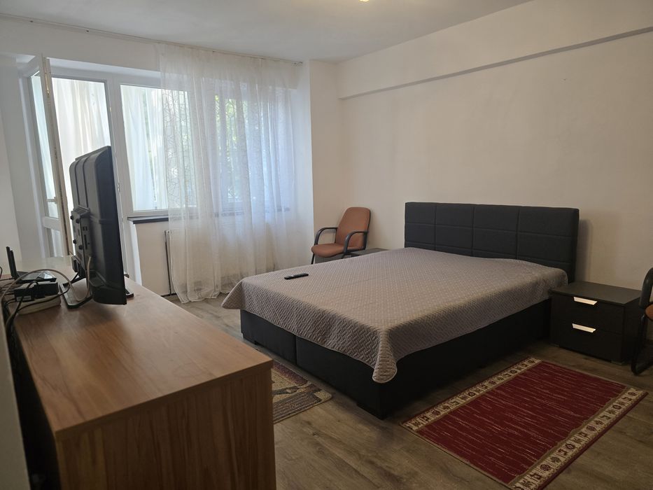 Închiriez garsoniera 46mp