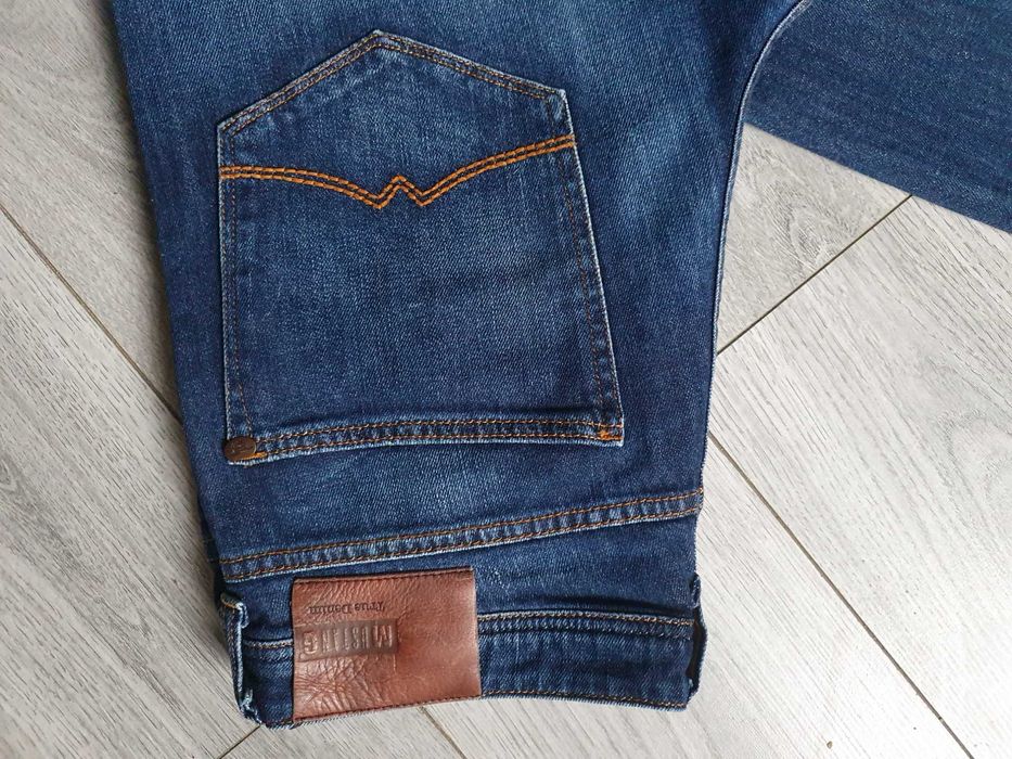 Blugi MUSTANG "Michigan" Straight - Marime W33 L32 (Talie 88 cm)