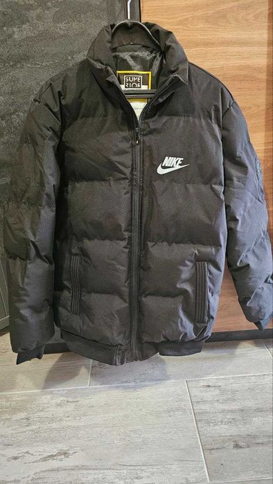 Чисто ново мъжко зимно яке NIKE