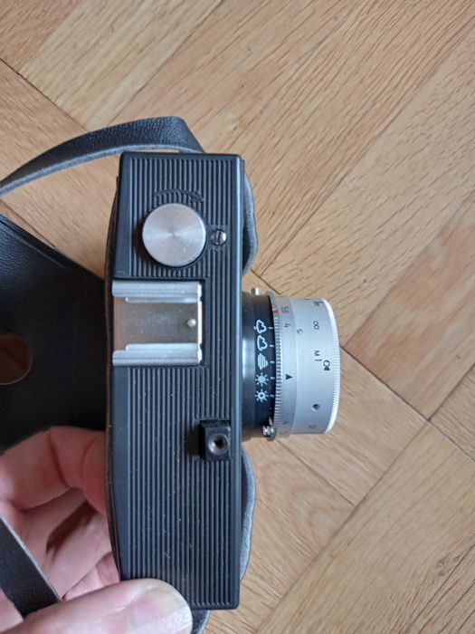 Два старинни фотоапарата Смена 8 с калъфи