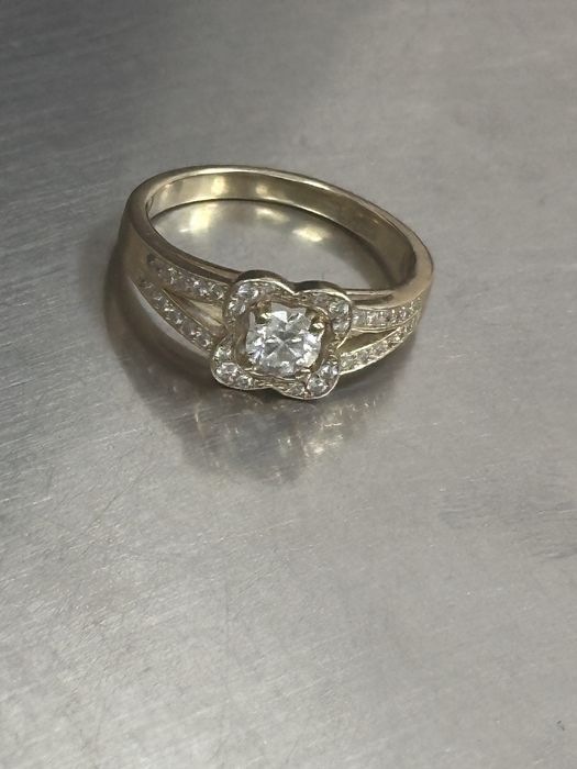 Продам золотое кольцо