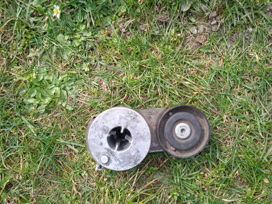 Обтяжна ролка пистов ремък  ФРОНТЕРА  А   2.5 TDS