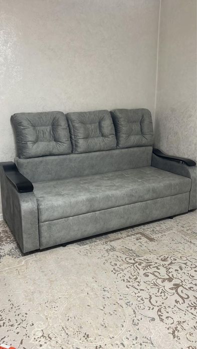 Новый диван купили месяц назад