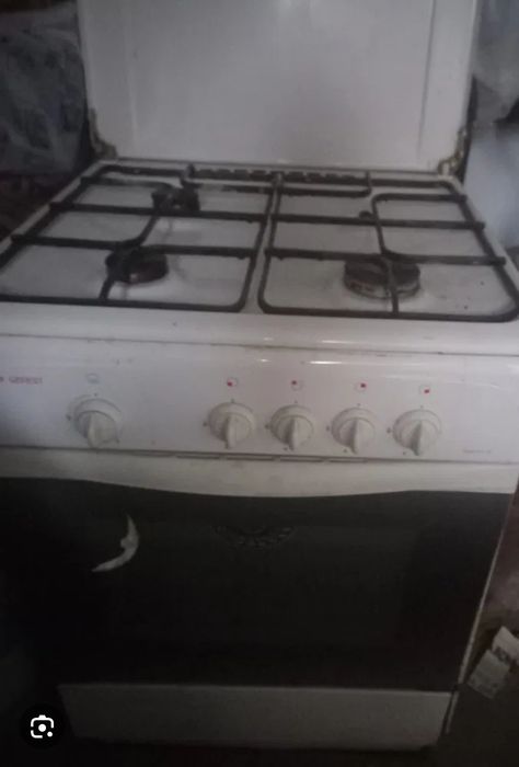 Газовая плита четыре конфорки