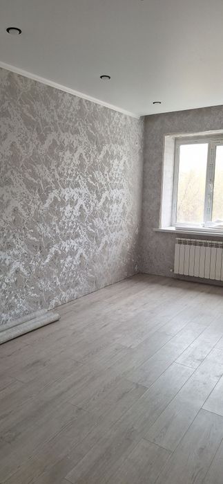 Обои. Ламинат. Плинтуса