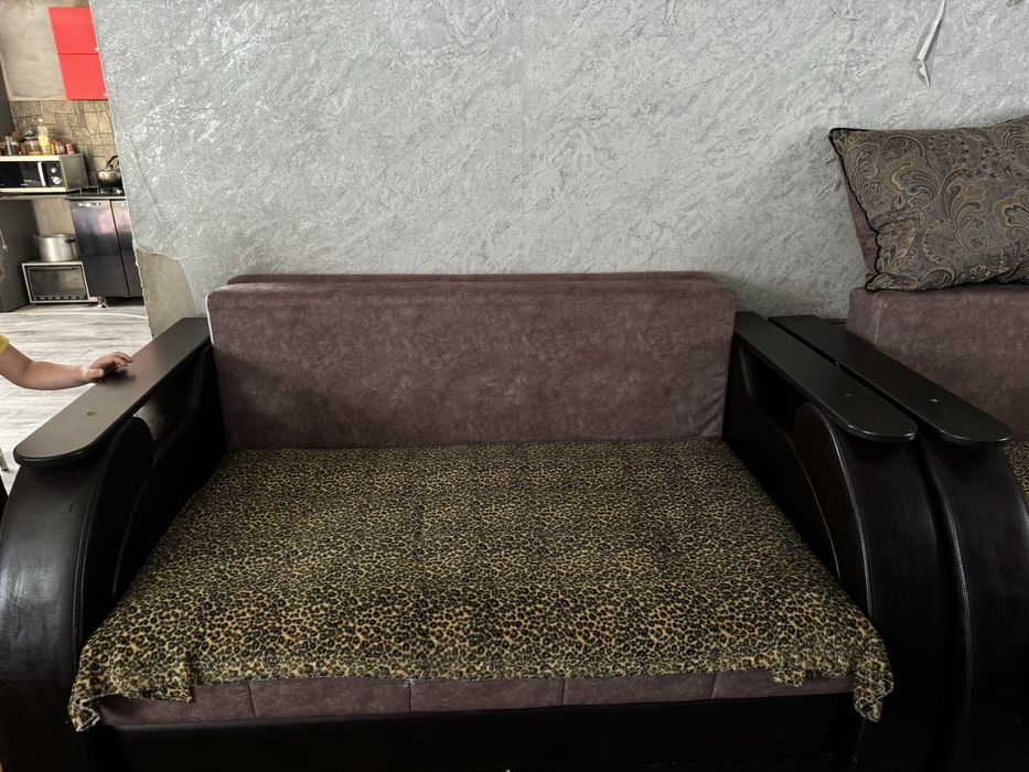 Продам  диван.