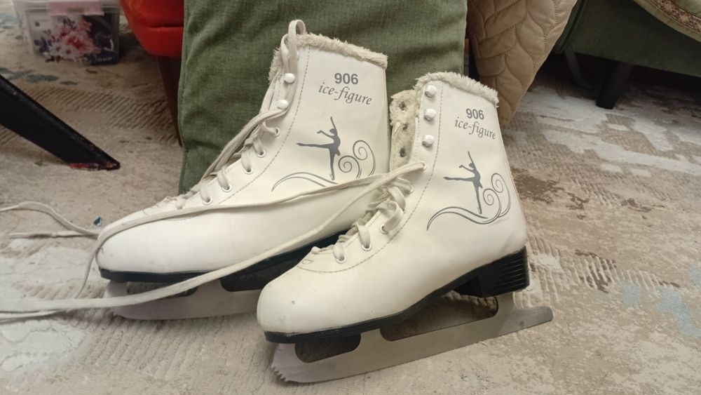 Коньки фигурные белый