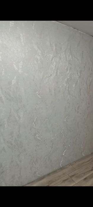 Клеем обой быстро и качественно.