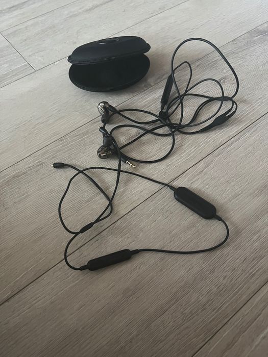 Shure se535 headphones earphones bluetooth