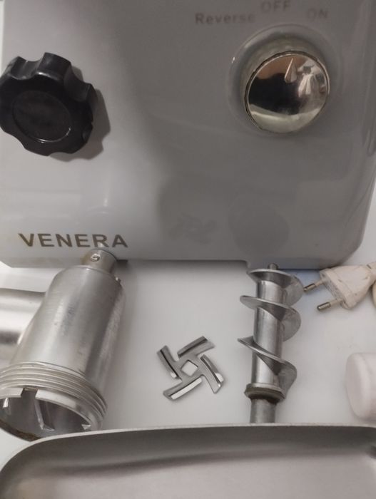 Продам срочно  мясорубка