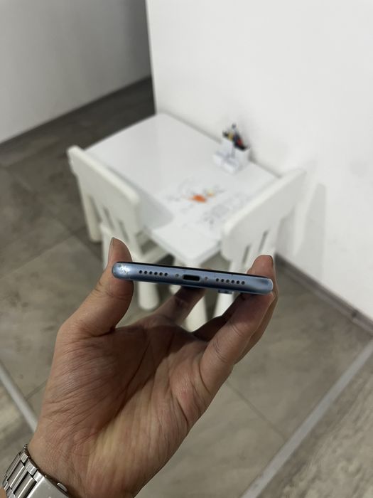 Продам Айфон XR / iPhone XR