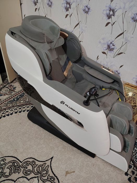 Масажний кресло PLUSGYM