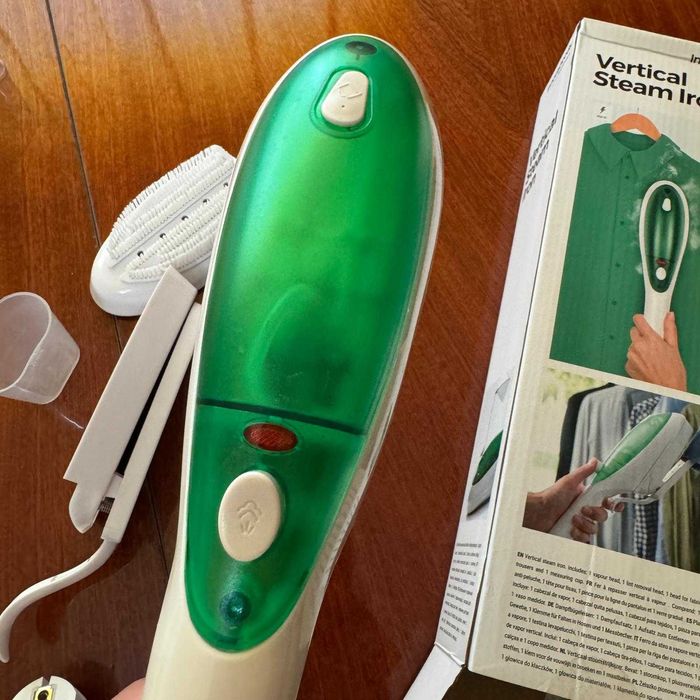 Fier de calcat vertical cu aburi nou