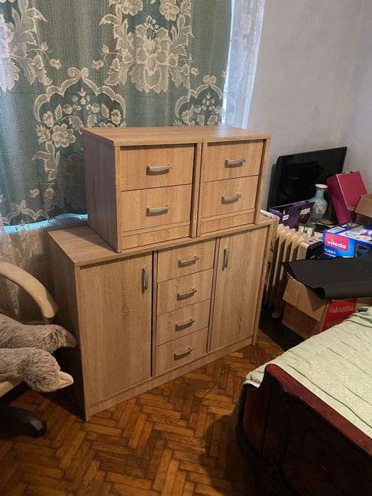 se vinde comodă, 2 noptiere și 4 scaune