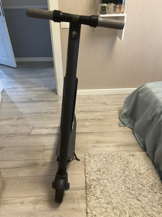 Продам Электро самокат ninebot KickScooter ES4
